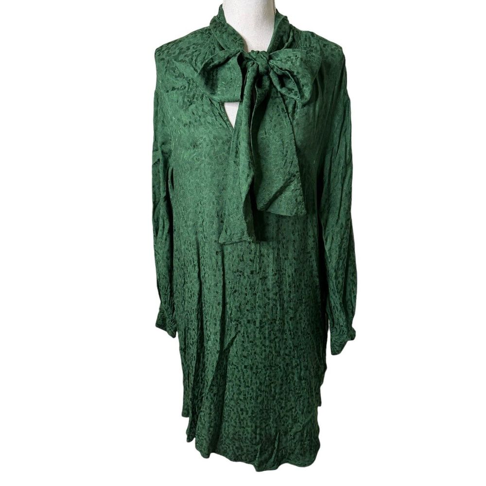 H & M shift Dress Green Neck Bow Sz 12 embossed Animal Print a15